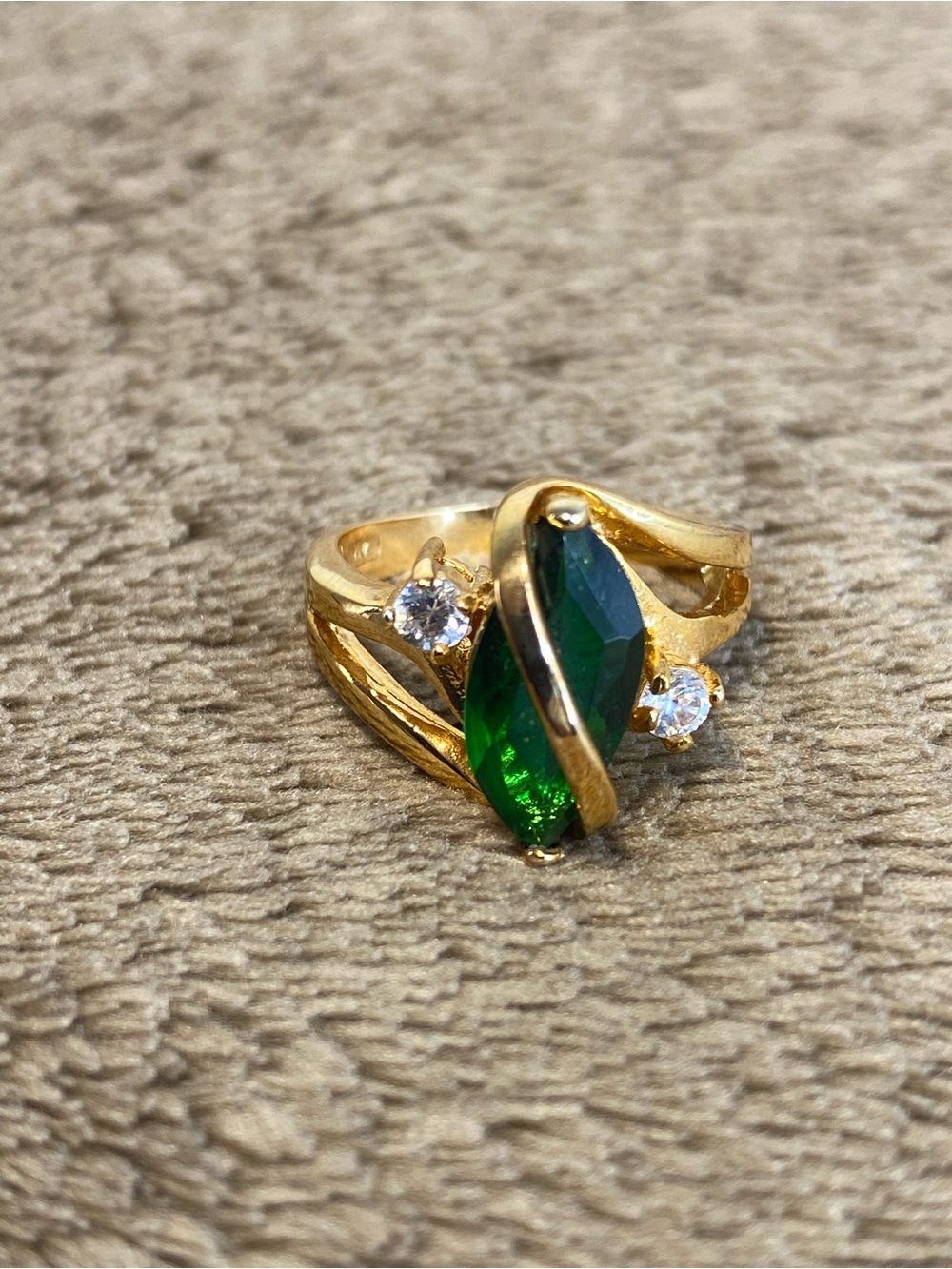 Oval gem 14kt ring